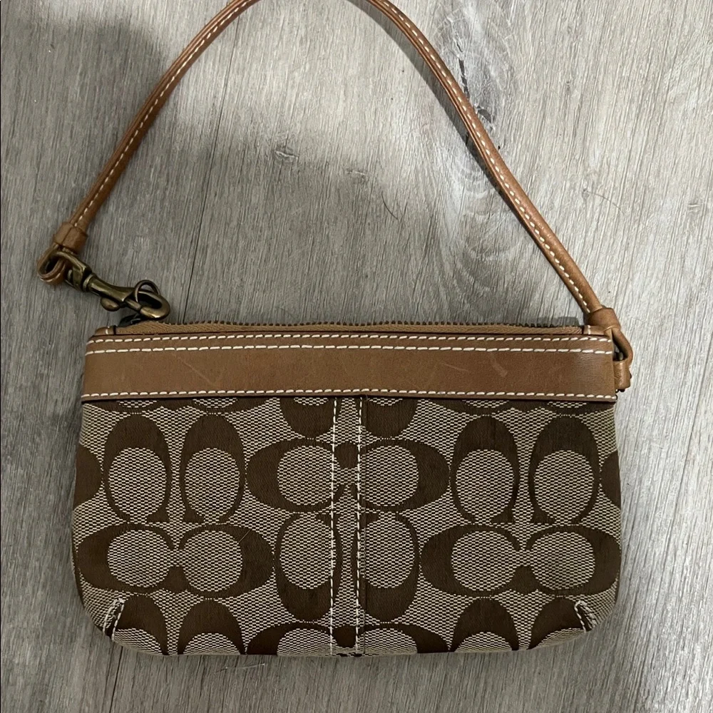 Vintage Y2K Coach Signature Brown and Tan Wristlet - Picture 4 of 8